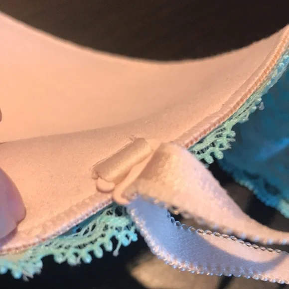 🛑SOLD🛑Gorgeous lace teal green with light pink with a hint of sparkly bra - Picture 12 of 13